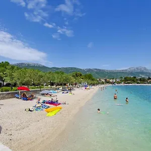 Apartment Bambino, Kastela