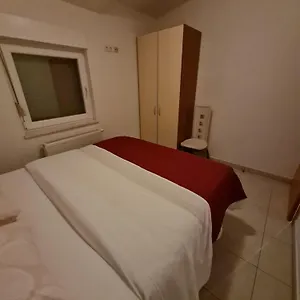Apartment And Niki 2, Kastela